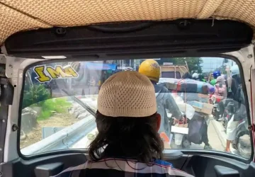 KABIN-BAJAJ-Pemandangan-dari-kabin-bajaj